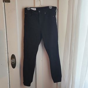 GAP True Skinny High Rise Jeans in Black. Size 10.